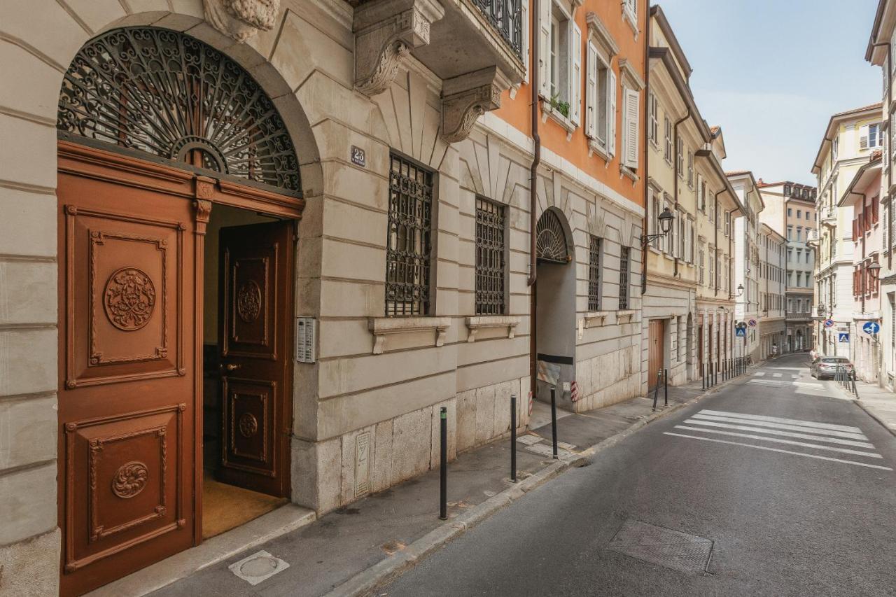 Suite Saba, Stile E Parcheggio In Centro A Трієст Екстер'єр фото