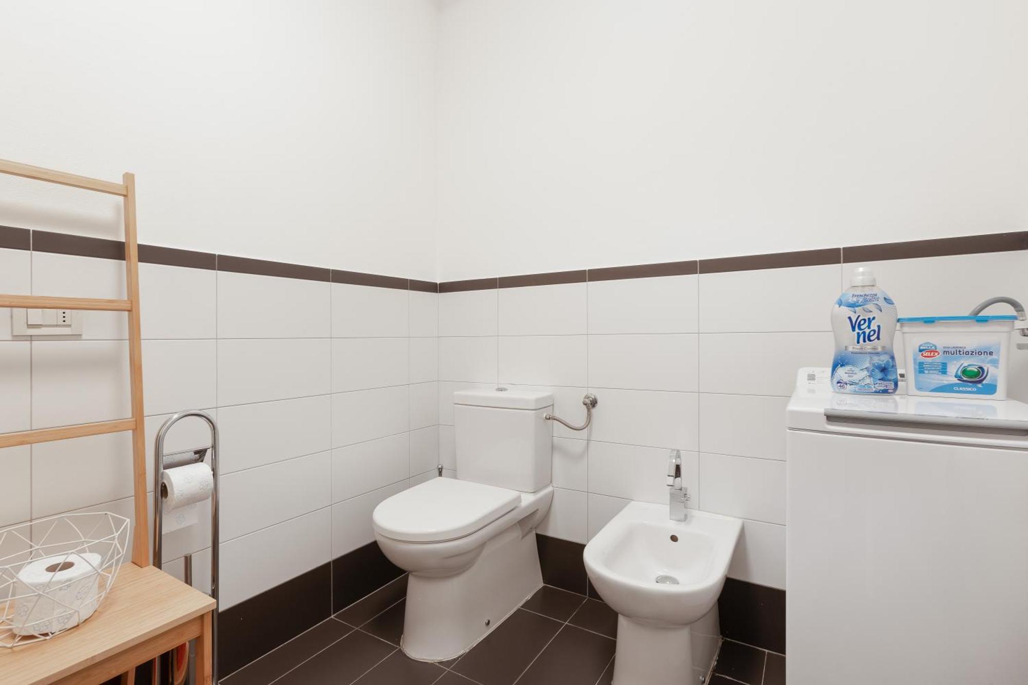 Suite Saba, Stile E Parcheggio In Centro A Трієст Екстер'єр фото